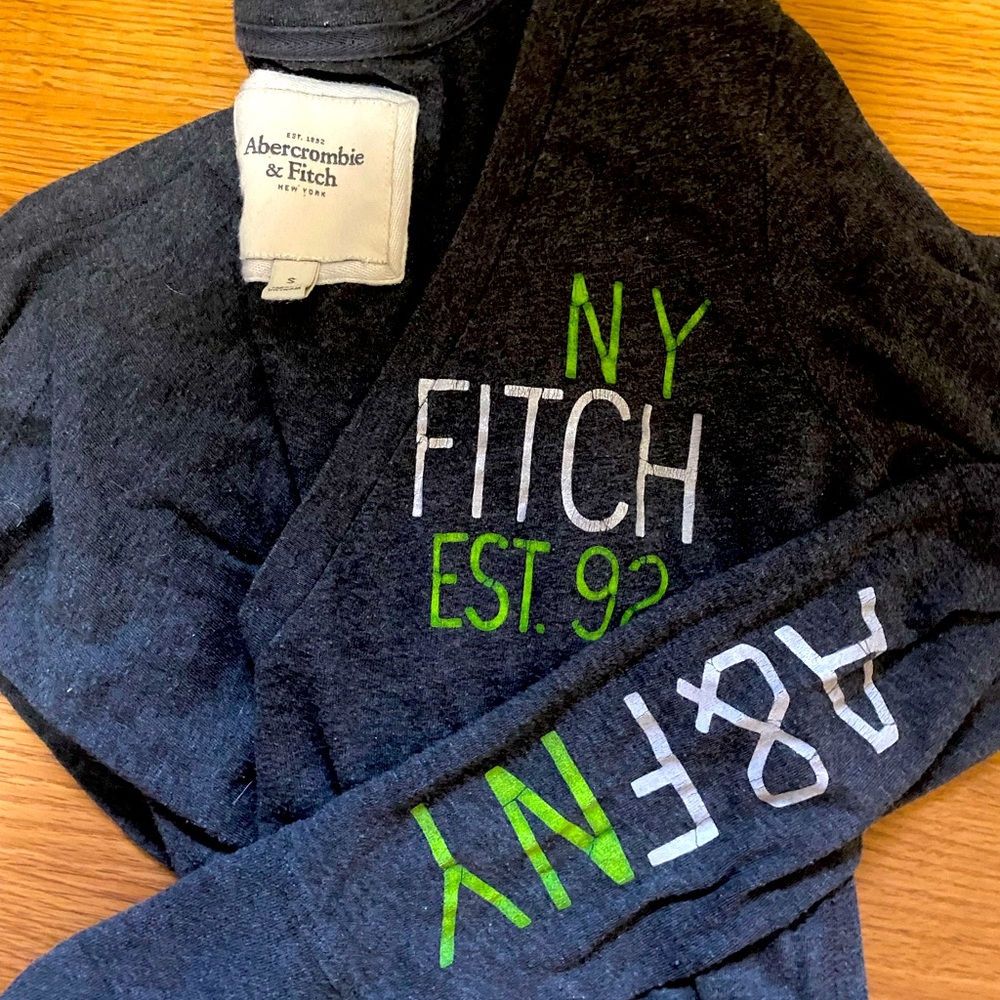Abercrombie & Fitch long sleeve Vneck.